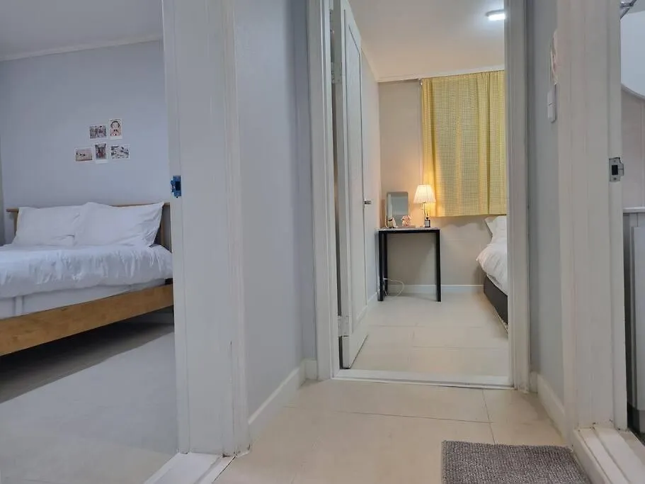 Hygge In Sinchon Apartment Seoul