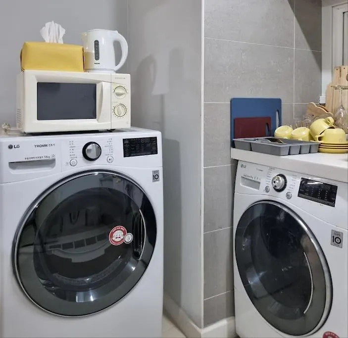 Hygge In Sinchon Apartment Seoul