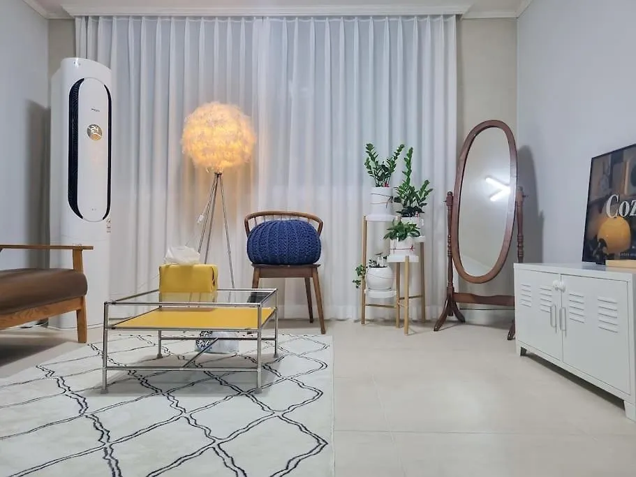 Hygge In Sinchon Apartment Seoul